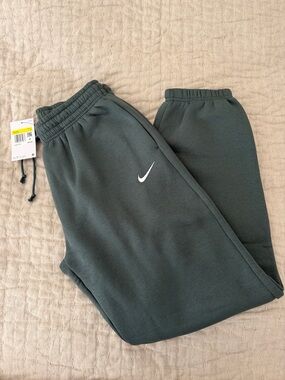 NWT Nike Women’s Small Oversized Fit High Rise Full Length Joggers